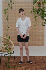 Tailored Linen Blouse with Puff Sleeves and Button-Front Detail